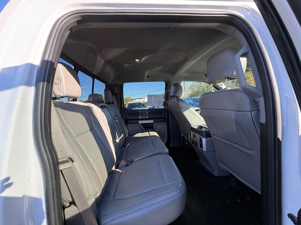 Ford F-150 Vehicle Full-screen Gallery Image 12