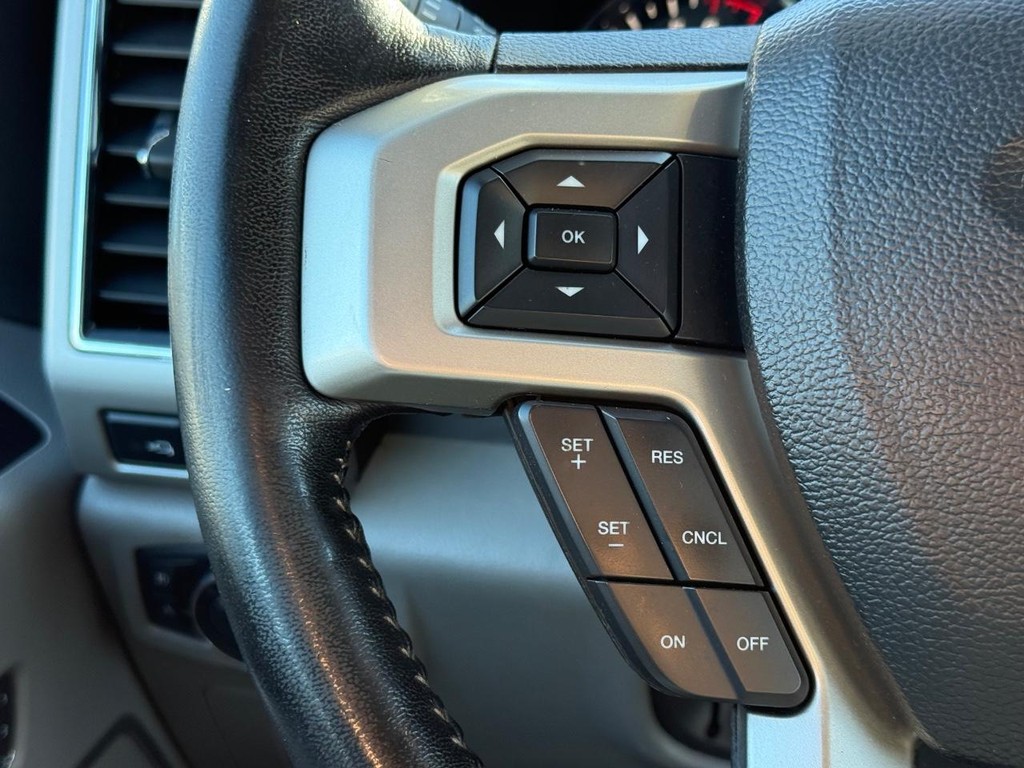 Ford F-150 Vehicle Full-screen Gallery Image 15