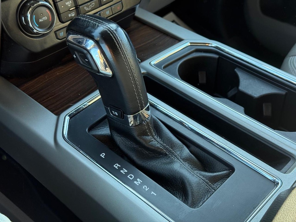 Ford F-150 Vehicle Full-screen Gallery Image 21