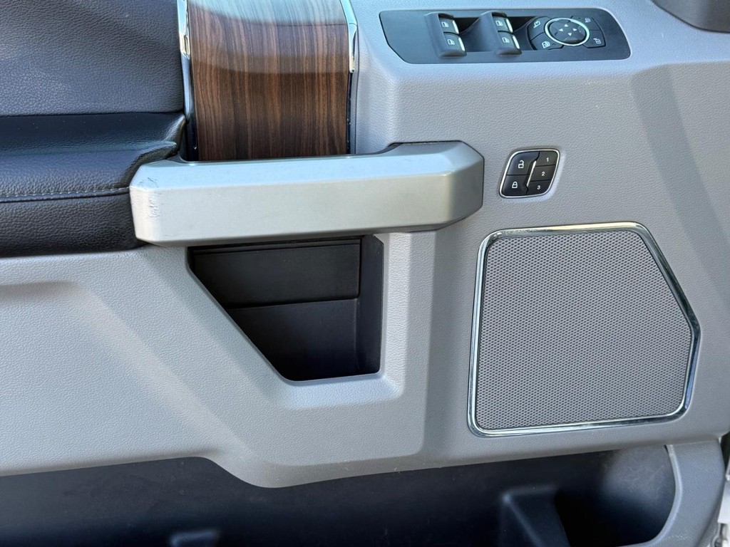 Ford F-150 Vehicle Full-screen Gallery Image 24