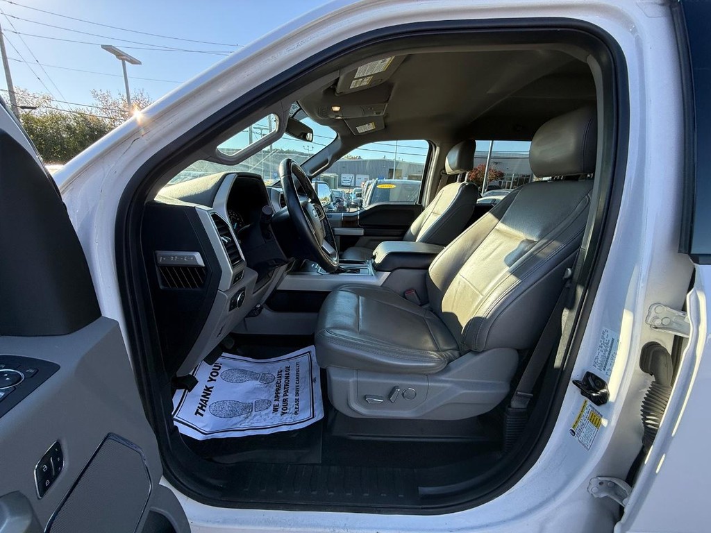 Ford F-150 Vehicle Full-screen Gallery Image 25