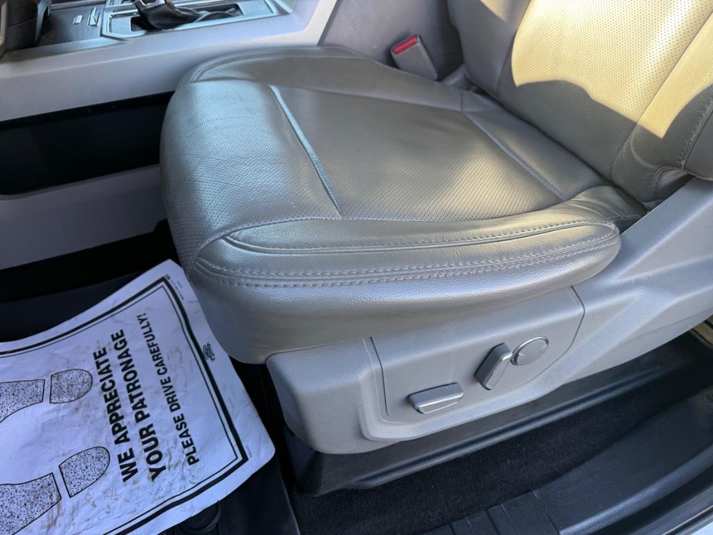 Ford F-150 Vehicle Full-screen Gallery Image 26