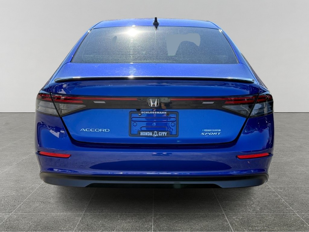 Honda Accord Hybrid Vehicle Full-screen Gallery Image 04