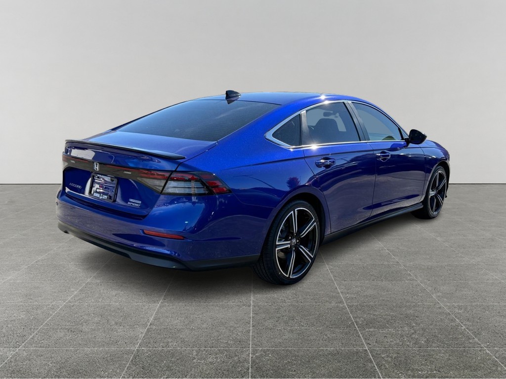 Honda Accord Hybrid Vehicle Full-screen Gallery Image 05
