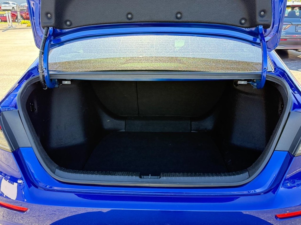 Honda Accord Hybrid Vehicle Full-screen Gallery Image 06