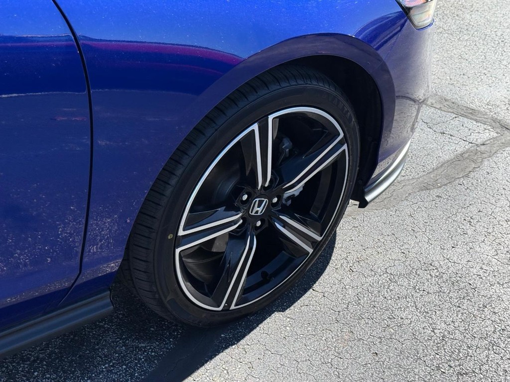 Honda Accord Hybrid Vehicle Full-screen Gallery Image 07