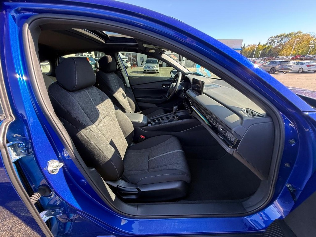 Honda Accord Hybrid Vehicle Full-screen Gallery Image 10