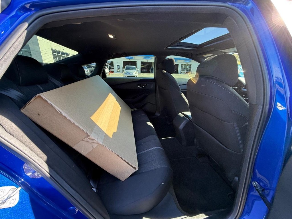 Honda Accord Hybrid Vehicle Full-screen Gallery Image 11