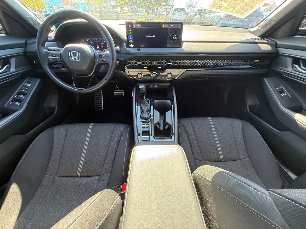 Honda Accord Hybrid Vehicle Full-screen Gallery Image 13