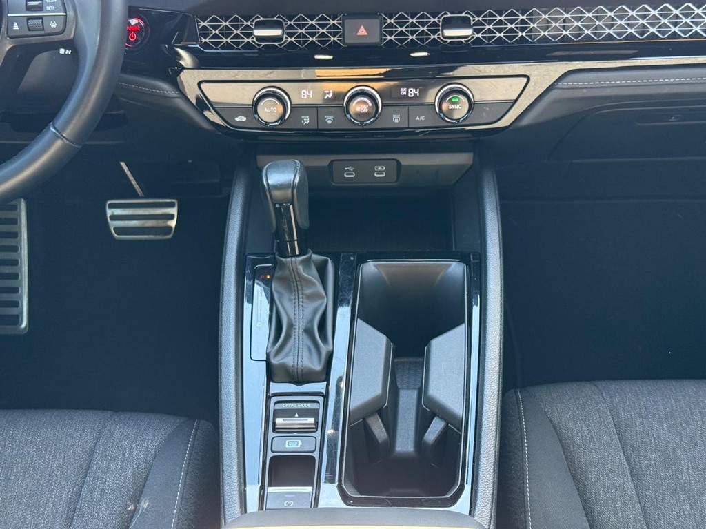 Honda Accord Hybrid Vehicle Full-screen Gallery Image 19