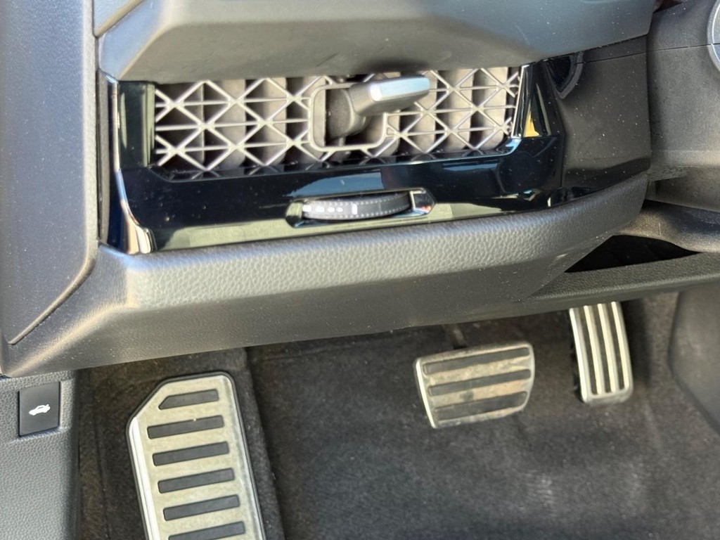 Honda Accord Hybrid Vehicle Full-screen Gallery Image 23