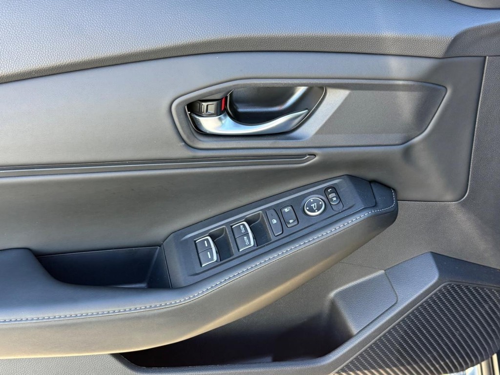Honda Accord Hybrid Vehicle Full-screen Gallery Image 24