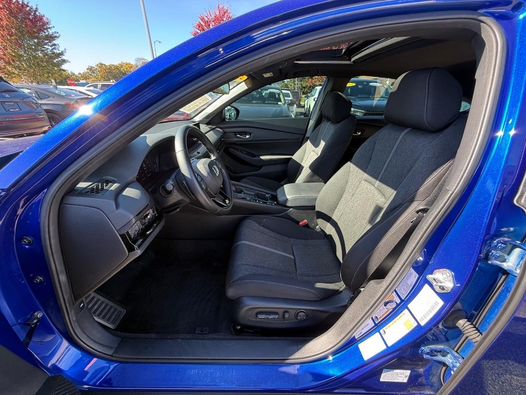 Honda Accord Hybrid Vehicle Full-screen Gallery Image 25
