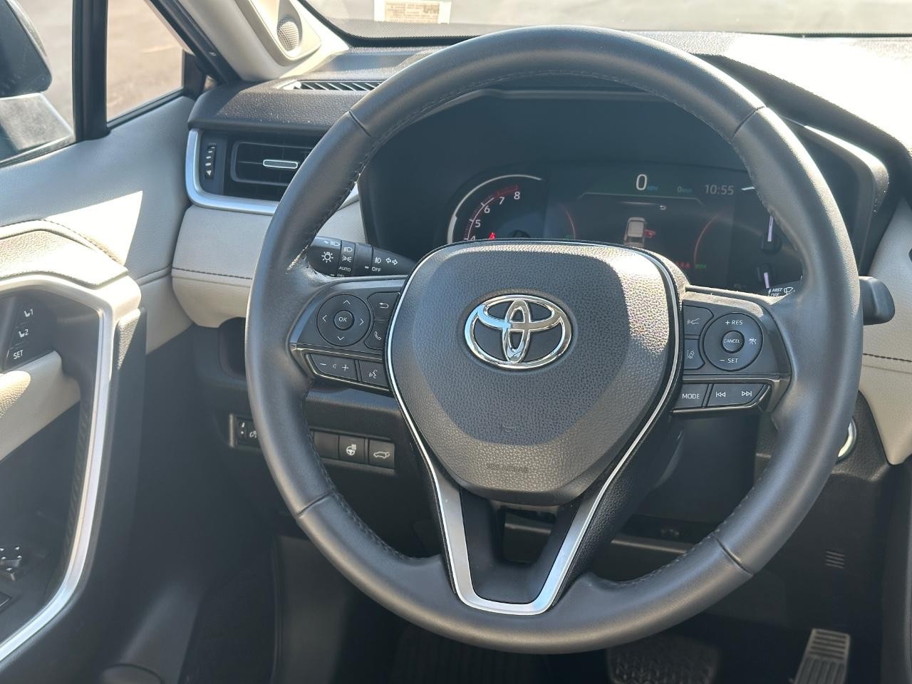 2019 Toyota RAV4 Limited photo