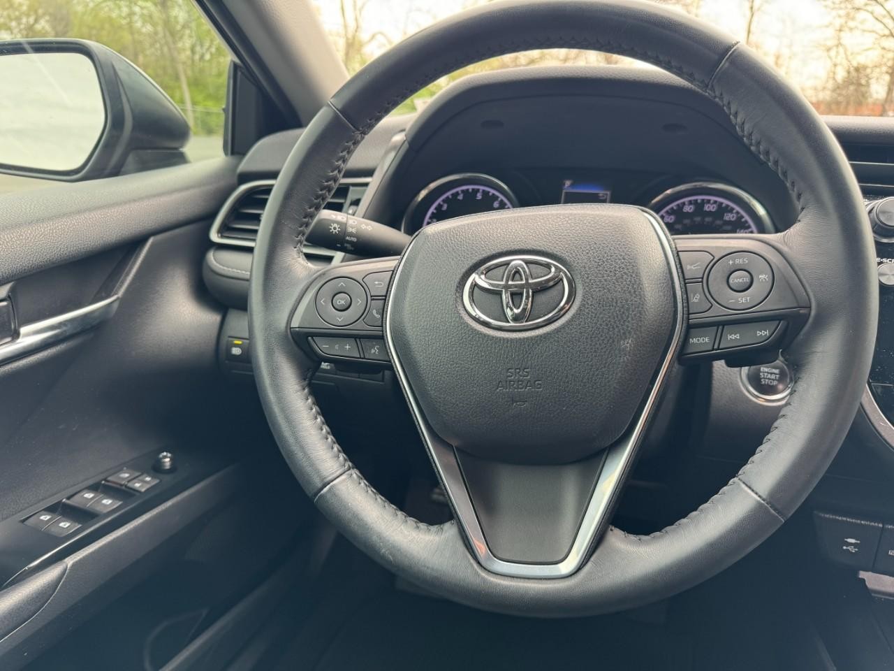 2019 Toyota Camry SE photo
