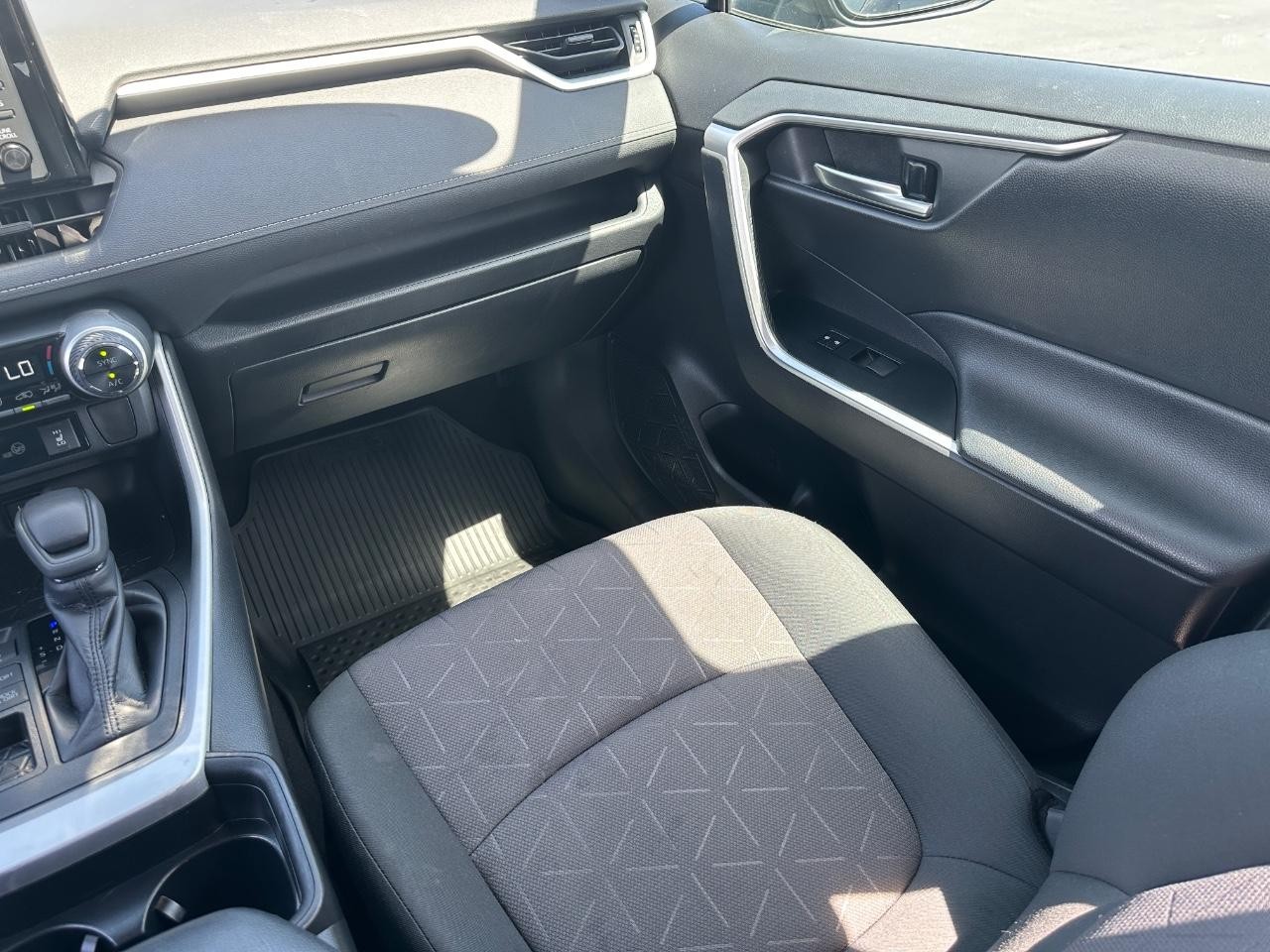 2019 Toyota RAV4 XLE photo