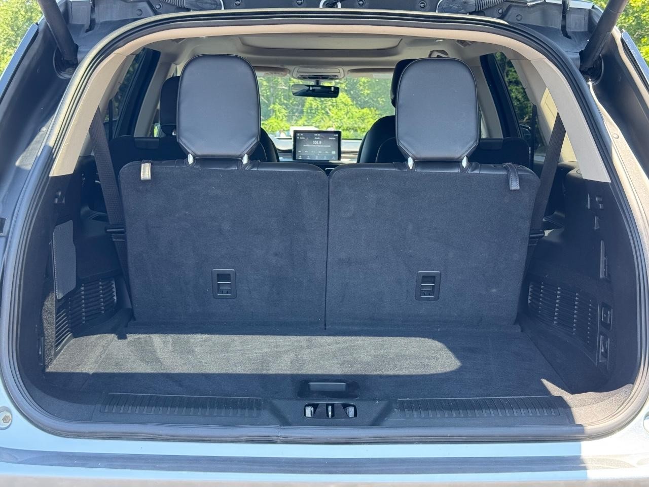 Lincoln Aviator Vehicle Full-screen Gallery Image 04