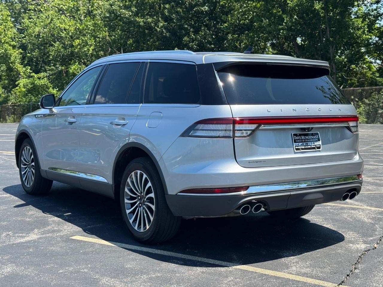 Lincoln Aviator Vehicle Full-screen Gallery Image 06
