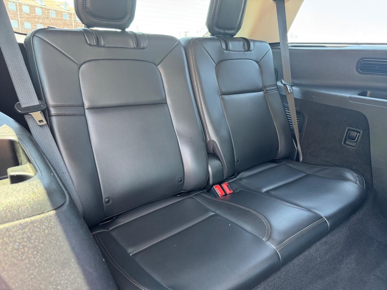 Lincoln Aviator Vehicle Full-screen Gallery Image 11