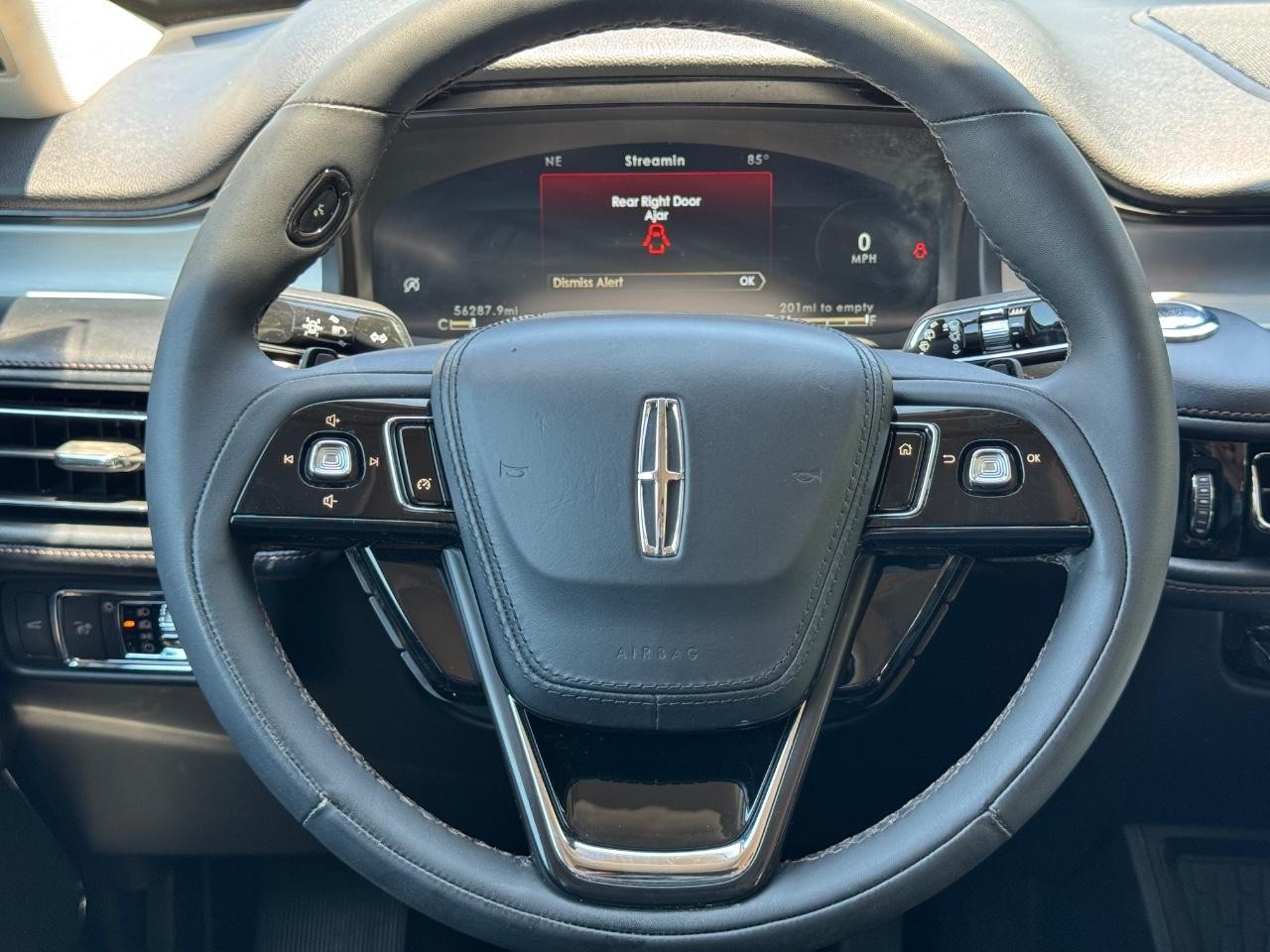 Lincoln Aviator Vehicle Full-screen Gallery Image 13