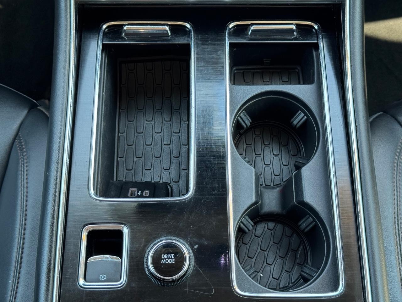 Lincoln Aviator Vehicle Full-screen Gallery Image 14