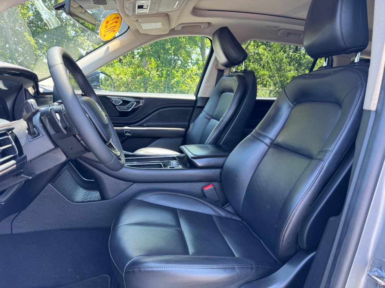 Lincoln Aviator Vehicle Full-screen Gallery Image 20