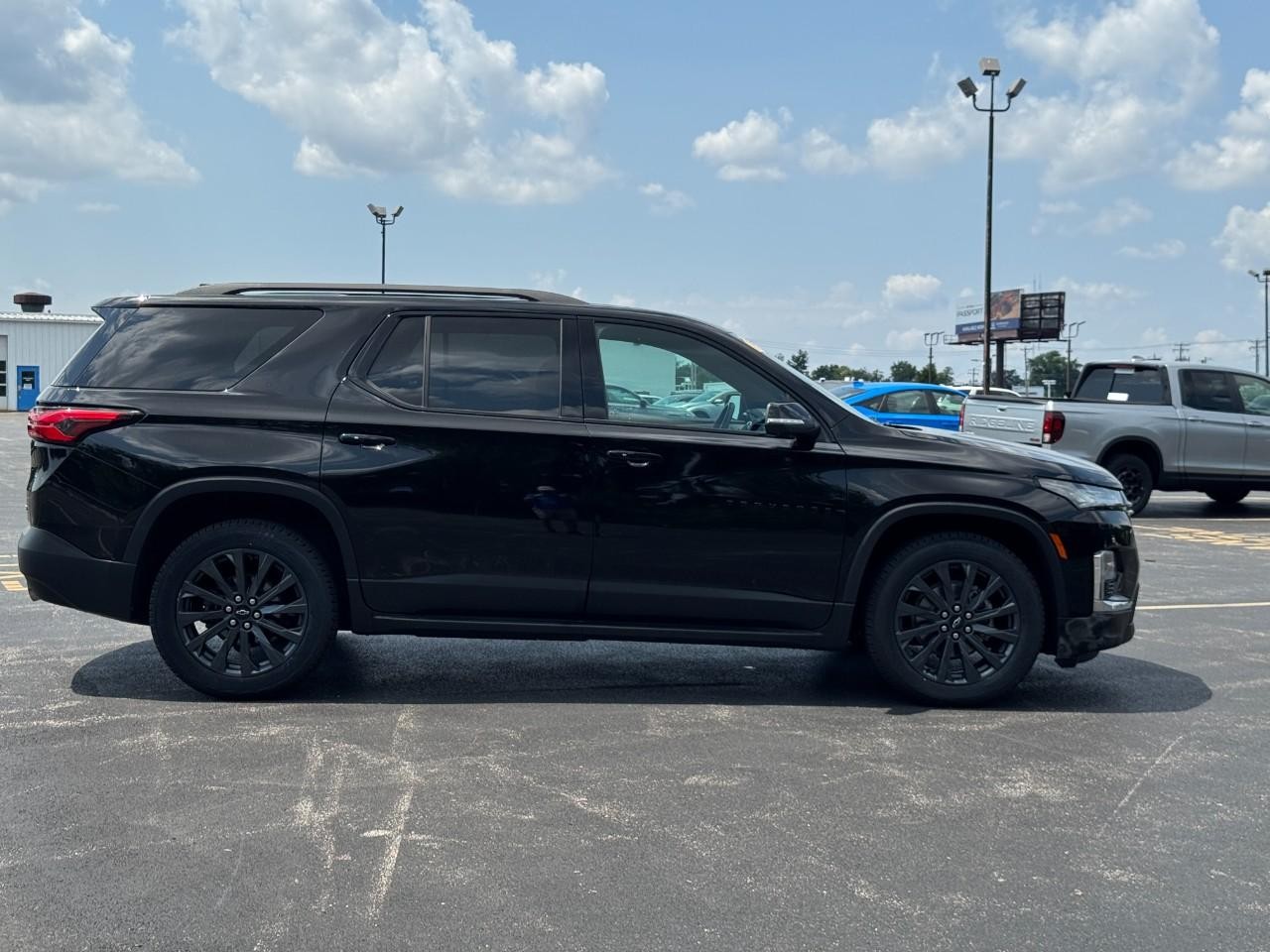 Chevrolet Traverse Vehicle Full-screen Gallery Image 02