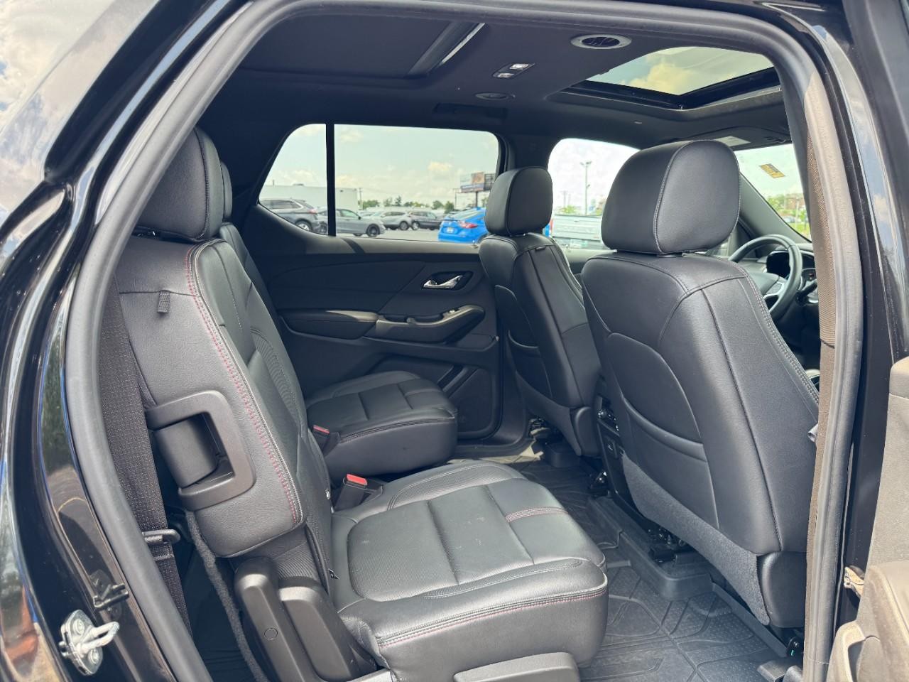 Chevrolet Traverse Vehicle Full-screen Gallery Image 10