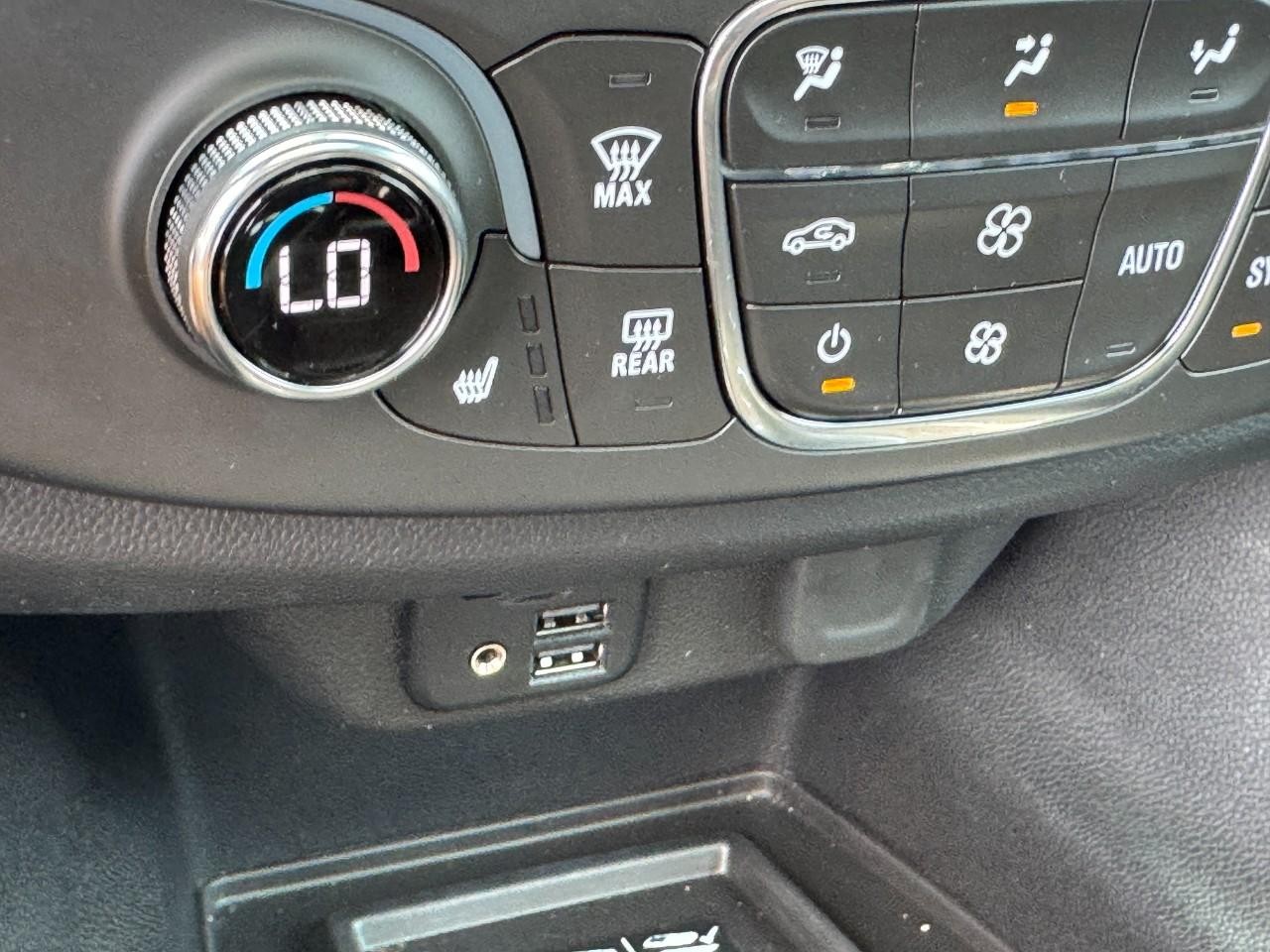 Chevrolet Traverse Vehicle Full-screen Gallery Image 24