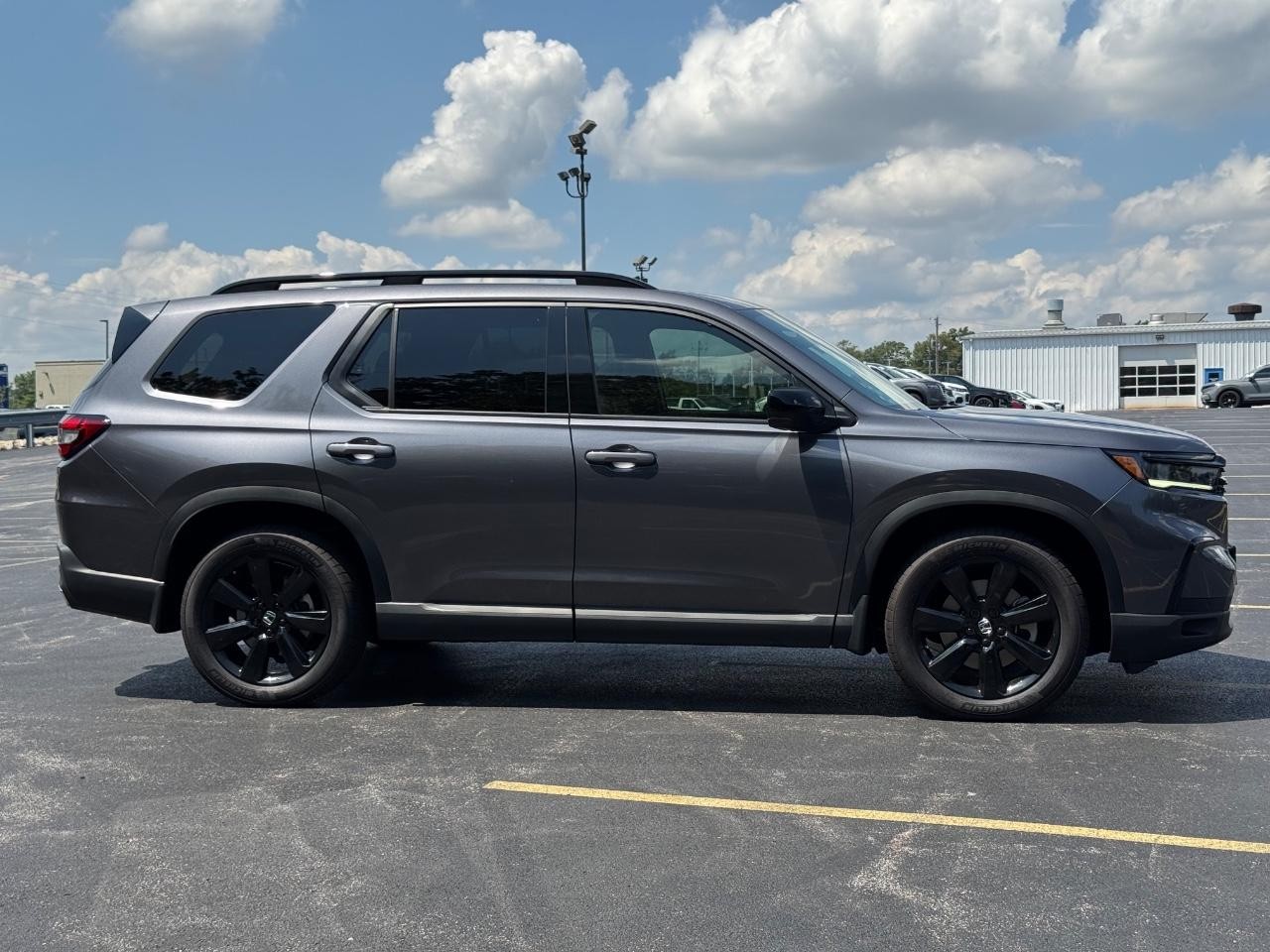 Honda Pilot Vehicle Full-screen Gallery Image 02