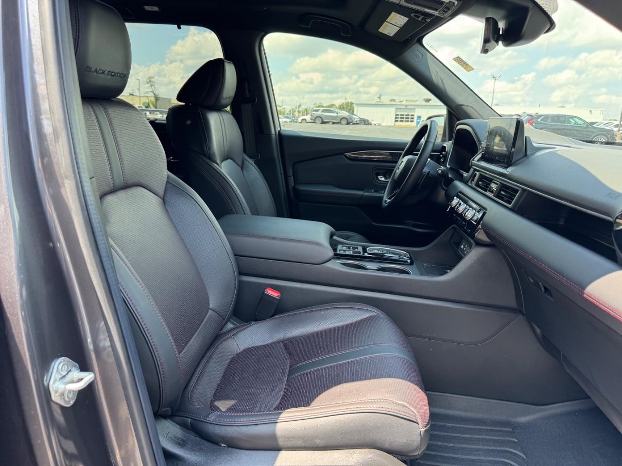 Honda Pilot Vehicle Full-screen Gallery Image 19