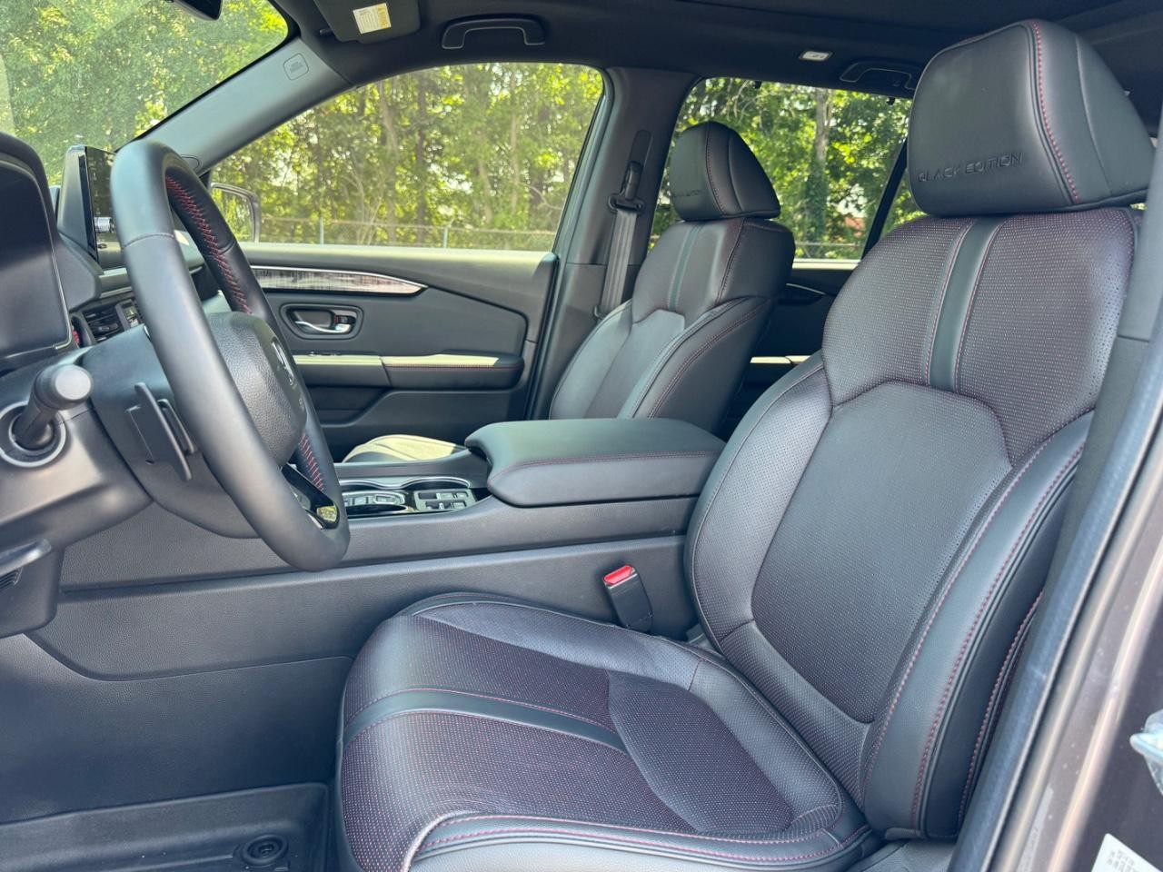 Honda Pilot Vehicle Full-screen Gallery Image 20