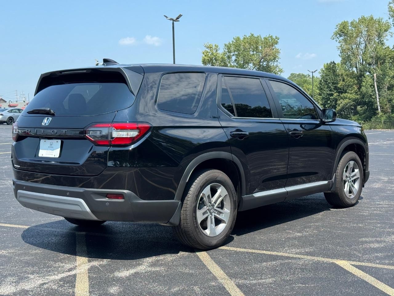 Honda Pilot Vehicle Full-screen Gallery Image 03