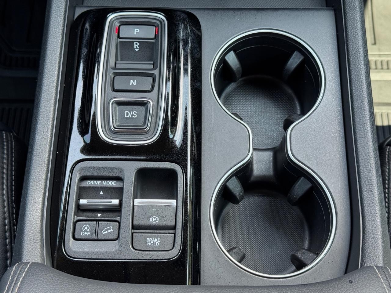 Honda Pilot Vehicle Full-screen Gallery Image 16