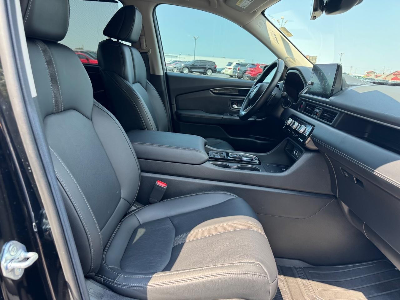 Honda Pilot Vehicle Full-screen Gallery Image 18