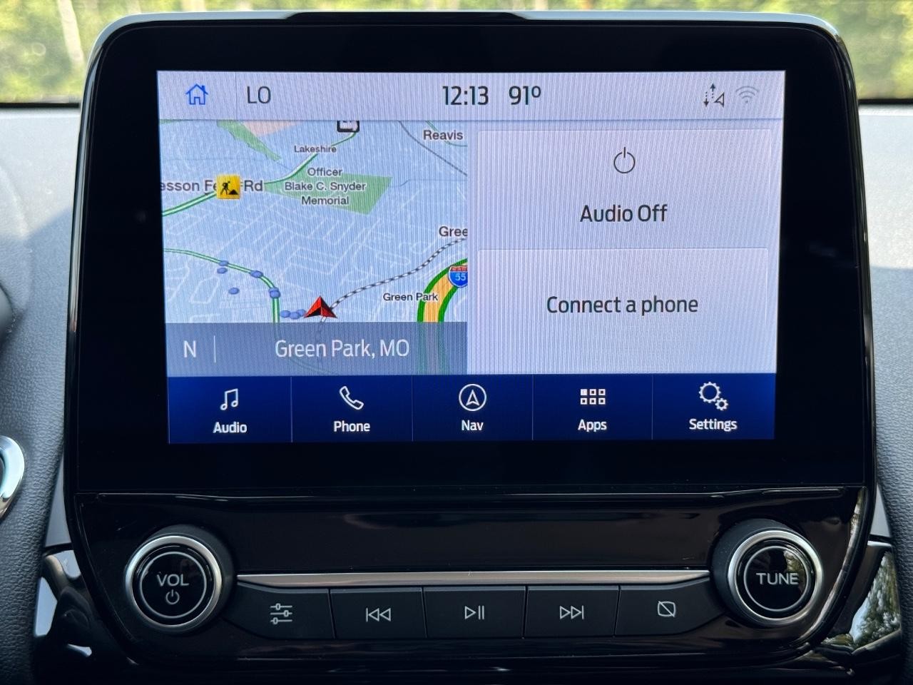 Ford EcoSport Vehicle Full-screen Gallery Image 12