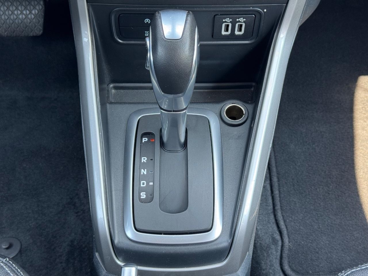 Ford EcoSport Vehicle Full-screen Gallery Image 14