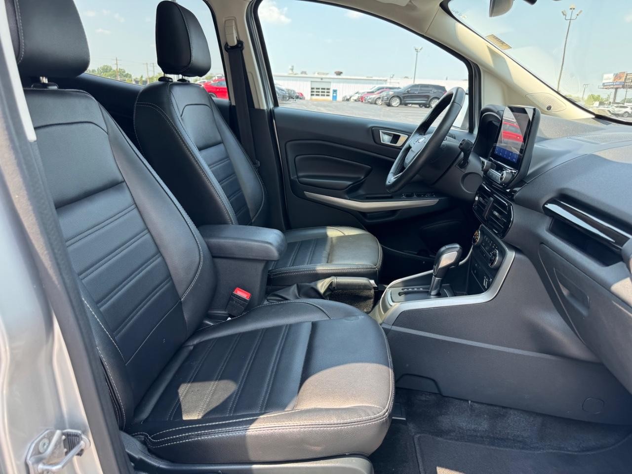 Ford EcoSport Vehicle Full-screen Gallery Image 15