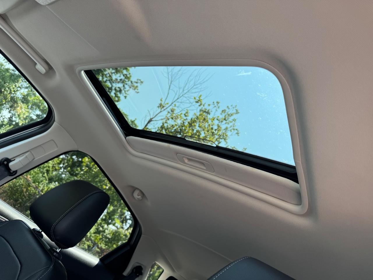 Ford EcoSport Vehicle Full-screen Gallery Image 17