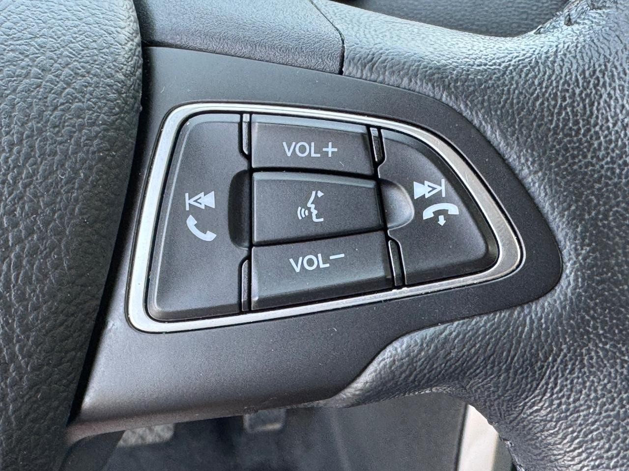 Ford EcoSport Vehicle Full-screen Gallery Image 19