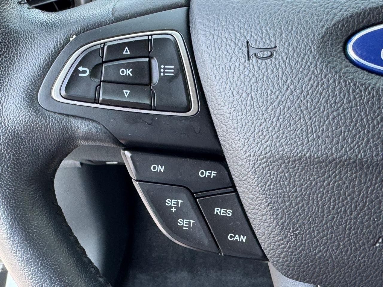 Ford EcoSport Vehicle Full-screen Gallery Image 20