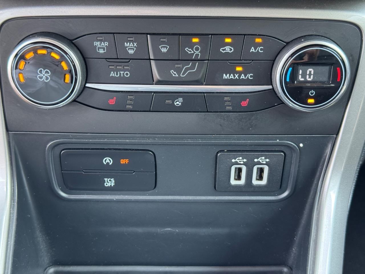 Ford EcoSport Vehicle Full-screen Gallery Image 23