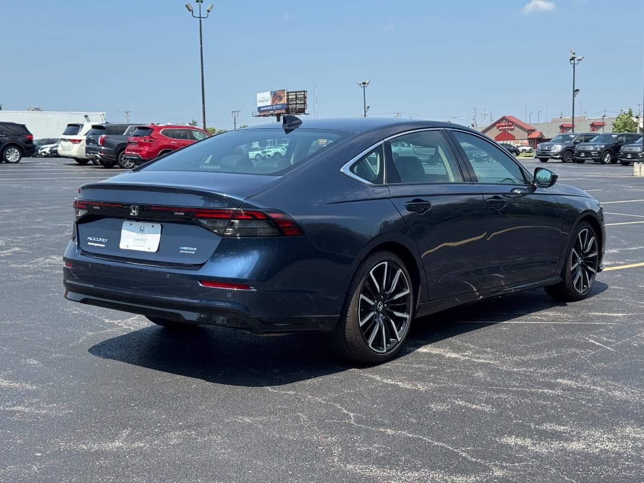 Honda Accord Hybrid Vehicle Full-screen Gallery Image 03