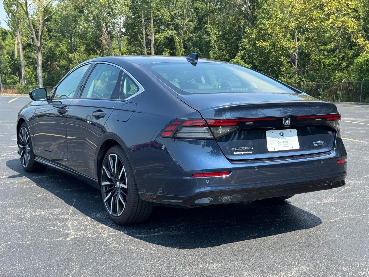 Honda Accord Hybrid Vehicle Full-screen Gallery Image 06