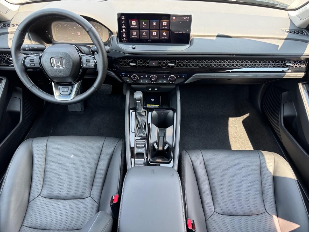 Honda Accord Hybrid Vehicle Full-screen Gallery Image 10