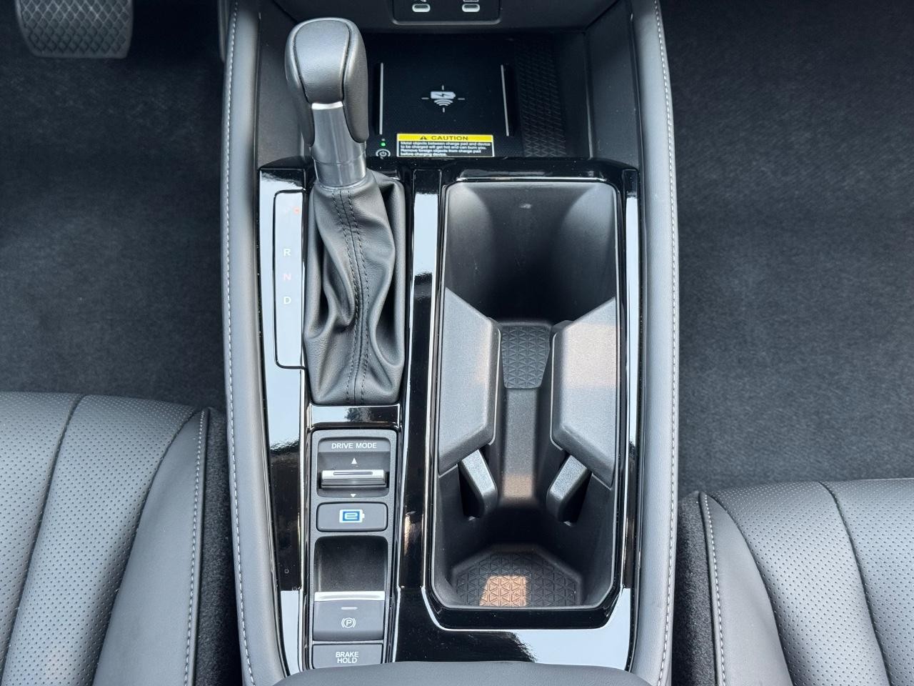 Honda Accord Hybrid Vehicle Full-screen Gallery Image 13