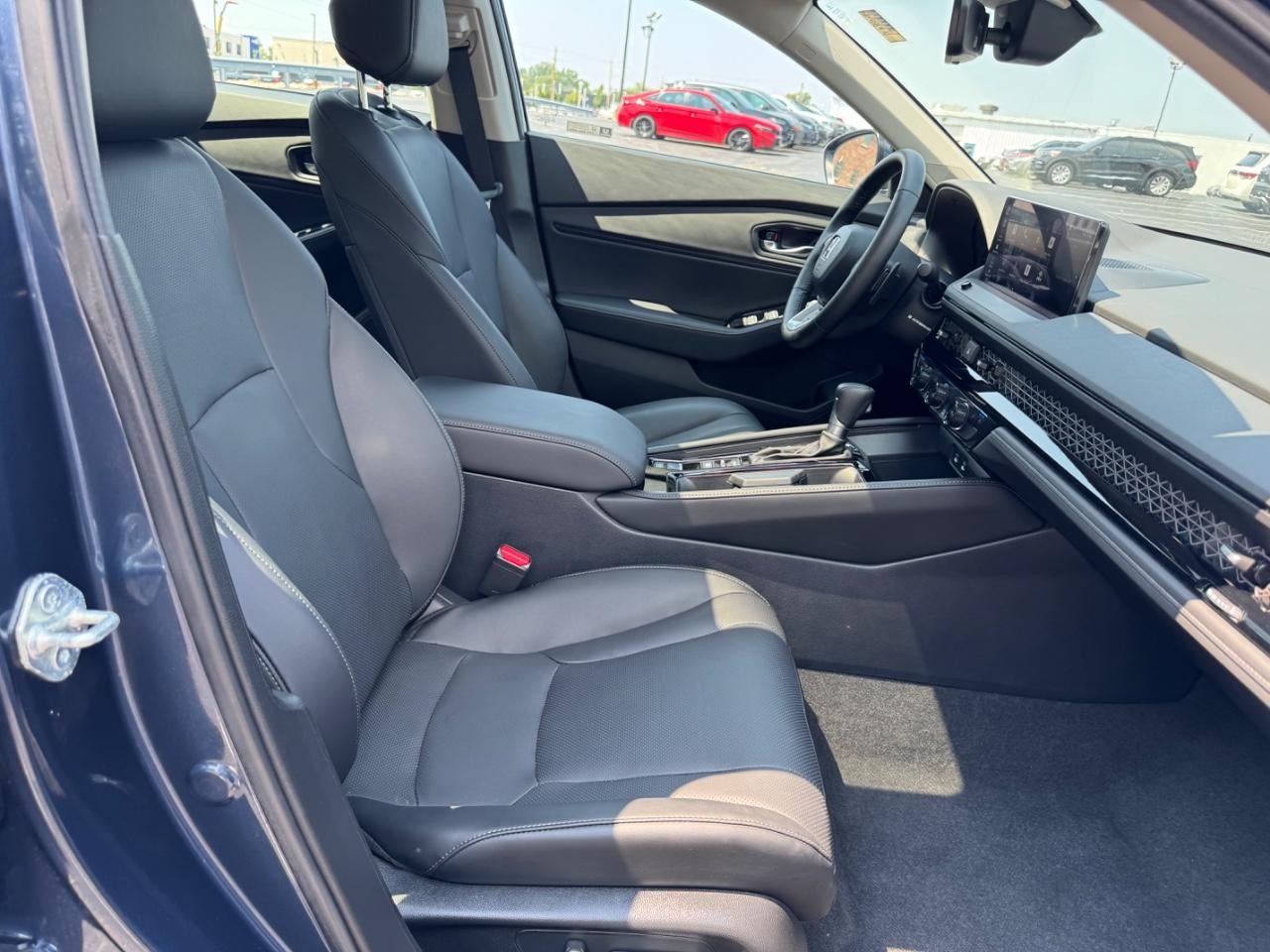 Honda Accord Hybrid Vehicle Full-screen Gallery Image 15