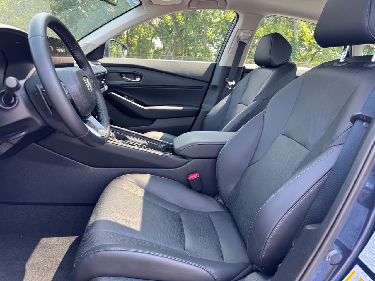 Honda Accord Hybrid Vehicle Full-screen Gallery Image 16