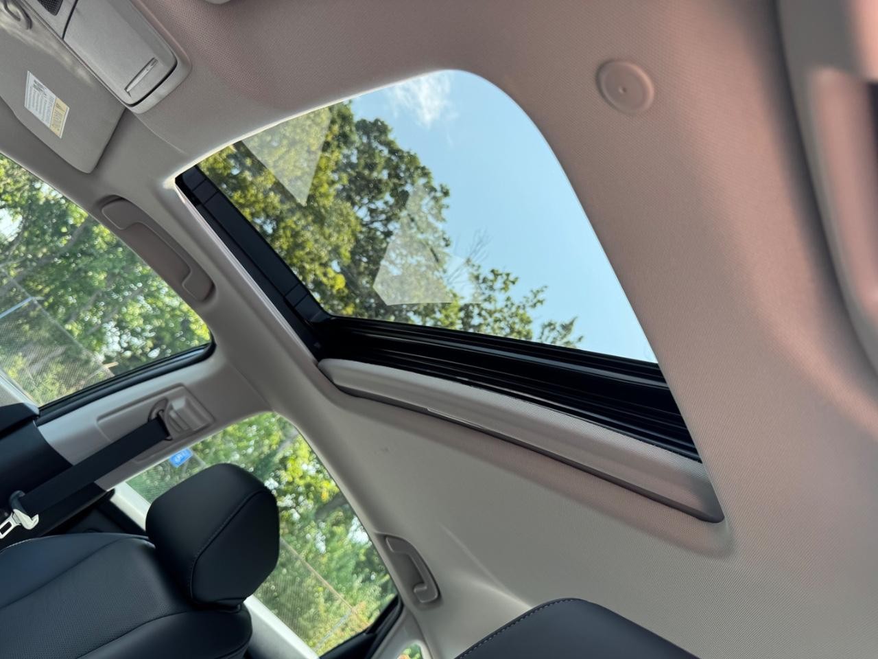 Honda Accord Hybrid Vehicle Full-screen Gallery Image 18