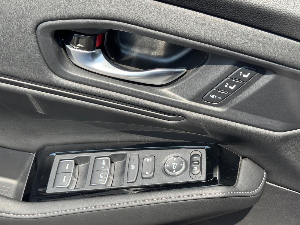 Honda Accord Hybrid Vehicle Full-screen Gallery Image 23